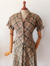 Cargar imagen en el visor de la galería, 1940s - M. Giordani, Roma - Marvelous Couture Dress &amp; Jacket - W27 (68cm)

