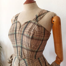 Laden Sie das Bild in den Galerie-Viewer, 1940s - M. Giordani, Roma - Marvelous Couture Dress &amp; Jacket - W27 (68cm)
