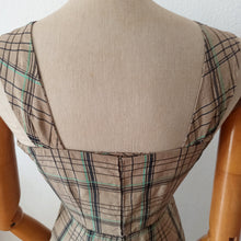 Carica l&#39;immagine nel visualizzatore di Gallery, 1940s - M. Giordani, Roma - Marvelous Couture Dress &amp; Jacket - W27 (68cm)
