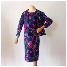 Cargar imagen en el visor de la galería, 1960s -  Spectacular Purple Satin Dress &amp; Jacket Set - W34 (86cm)
