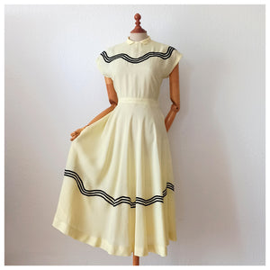 1940s 1950s - Gorgeous Yellow Smoked Cotton Dress - W29 (74cm)