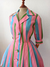 Laden Sie das Bild in den Galerie-Viewer, 1950s - André, PARIS - Outstanding &amp; Adorable Cotton Dress - W26 (66cm)
