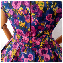 Cargar imagen en el visor de la galería, 1950s - Stunning Colors Floral Dress - W28.5 (72cm)
