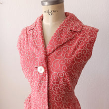 Laden Sie das Bild in den Galerie-Viewer, 1950s - Helene Couture, France - Salmon Pink Embroidery Dress - W28,5/29 (72/74cm)
