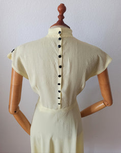 1940s 1950s - Gorgeous Yellow Smoked Cotton Dress - W29 (74cm)