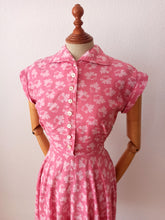 Charger l&#39;image dans la galerie, 1940s - Adorable French Pink Rayon Dress - W28 (70cm)
