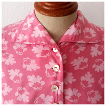 Charger l&#39;image dans la galerie, 1940s - Adorable French Pink Rayon Dress - W28 (70cm)
