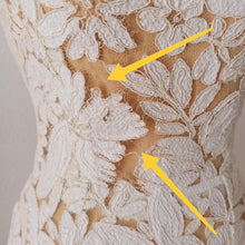 Cargar imagen en el visor de la galería, 1950s - Outstanding Handmade Lace Dress - W24 (60cm)
