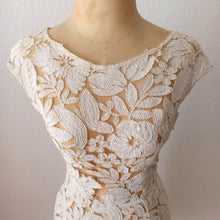 Cargar imagen en el visor de la galería, 1950s - Outstanding Handmade Lace Dress - W24 (60cm)
