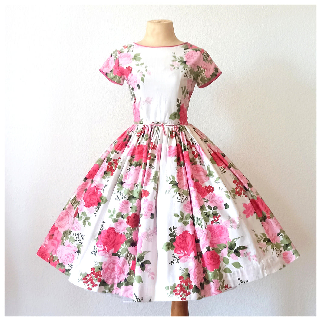 1950s - AMC Fashions - Stunning Roseprint Dress - W24 (62cm)