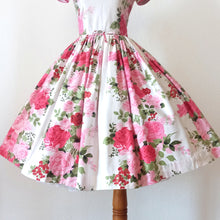 Load image into Gallery viewer, 1950s - AMC Fashions - Stunning Roseprint Dress - W24 (62cm)
