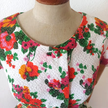 Load image into Gallery viewer, 1950s - Paris - Colorful Textured Cotton Floral Dress - W24 (62cm)
