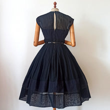 Laden Sie das Bild in den Galerie-Viewer, 1950s - R&amp;K Originals, USA - Stunning Black Sheer Lace Dress - W26 (66cm)
