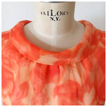 Cargar imagen en el visor de la galería, 1960s - Relampago, Spain -  Orange Abstract Floral Dress - W33 (84cm)
