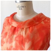 Cargar imagen en el visor de la galería, 1960s - Relampago, Spain -  Orange Abstract Floral Dress - W33 (84cm)
