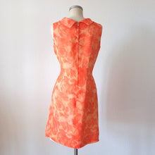 Cargar imagen en el visor de la galería, 1960s - Relampago, Spain -  Orange Abstract Floral Dress - W33 (84cm)
