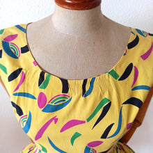Cargar imagen en el visor de la galería, 1950s - Stunning Yellow Confetti Print Cotton Dress - W27.5 (70cm)
