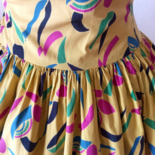 Charger l&#39;image dans la galerie, 1950s - Stunning Yellow Confetti Print Cotton Dress - W27.5 (70cm)
