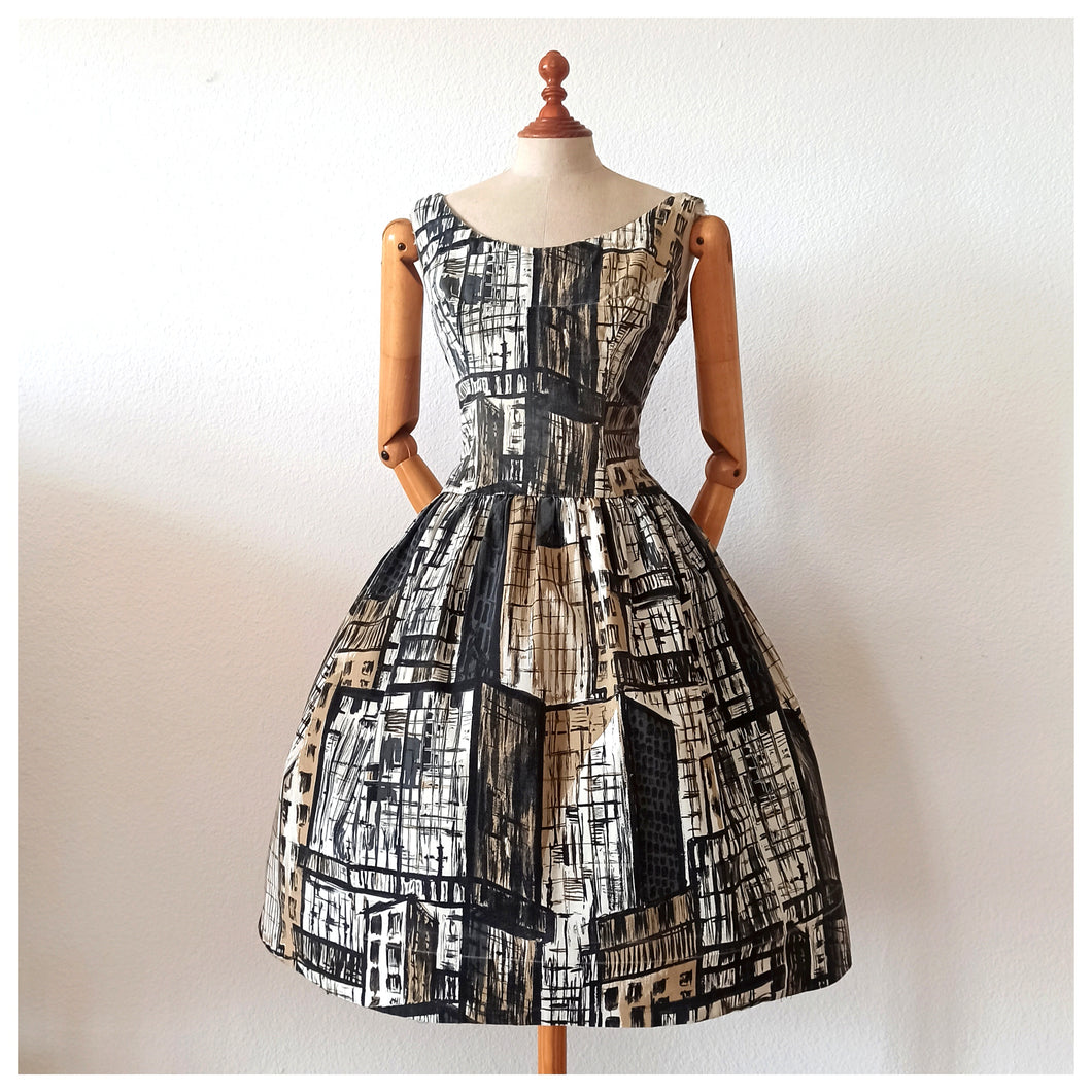 1950s - ARTÉMIS, France - New York Novelty Print Dress - W30 (76cm)