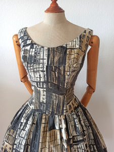 1950s - ARTÉMIS, France - New York Novelty Print Dress - W30 (76cm)