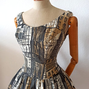 1950s - ARTÉMIS, France - New York Novelty Print Dress - W30 (76cm)