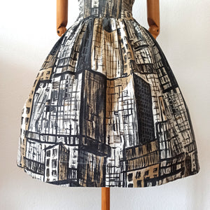 1950s - ARTÉMIS, France - New York Novelty Print Dress - W30 (76cm)