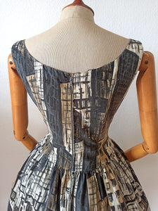 1950s - ARTÉMIS, France - New York Novelty Print Dress - W30 (76cm)