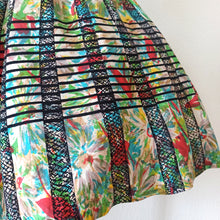 Load image into Gallery viewer, 1950s - Stunning Abstract Floral Skirt - W24 (60cm)
