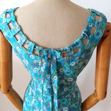 Load image into Gallery viewer, 1960s - Adorable &amp; Chic Floral Cotton Dress - W31.5 (80cm)
