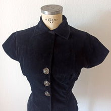 Charger l&#39;image dans la galerie, 1950s - MANFRY, France - Solid Black Corduroy Top - W30 (76cm)
