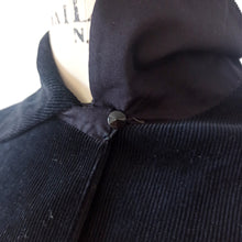 Charger l&#39;image dans la galerie, 1950s - MANFRY, France - Solid Black Corduroy Top - W30 (76cm)
