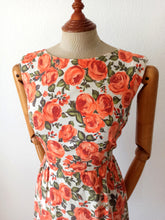 Cargar imagen en el visor de la galería, 1950s 1960s - Gorgeous Roseprint Cotton Dress - W27.5 (70cm)
