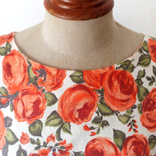 Carica l&#39;immagine nel visualizzatore di Gallery, 1950s 1960s - Gorgeous Roseprint Cotton Dress - W27.5 (70cm)
