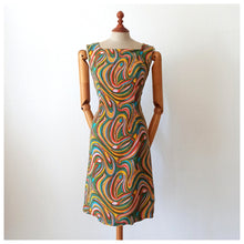Cargar imagen en el visor de la galería, 1960s - Groovy Colors Rayon Dress - W32 (82cm)
