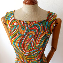 Carica l&#39;immagine nel visualizzatore di Gallery, 1960s - Groovy Colors Rayon Dress - W32 (82cm)
