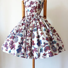 Charger l&#39;image dans la galerie, 1950s - Spectacular Organic Floral Print Cotton Dress - W26 (66cm)
