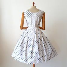 Charger l&#39;image dans la galerie, 1950s - Adorable Iconic Blue Dots Cotton Dress - W28 (72cm)
