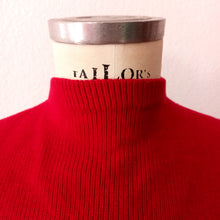 Load image into Gallery viewer, 1950s - Stunning Zipper Back JD Red Wool Top - Size S/M
