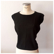 Laden Sie das Bild in den Galerie-Viewer, 1950s - Deadstock - CASADELLA, Spain - Black Knit Top - Size S/M
