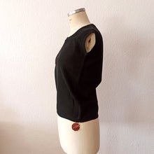 Laden Sie das Bild in den Galerie-Viewer, 1950s - Deadstock - CASADELLA, Spain - Black Knit Top - Size S/M
