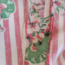 Charger l&#39;image dans la galerie, 1940s - Cute Candy Stripes Floral Cotton Dress - W30 (76cm)
