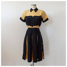 Cargar imagen en el visor de la galería, 1940s - Amazing Black &amp; Mustard Yellow Cotton Dress - W25 (64cm)
