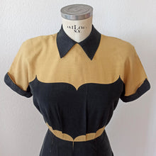 Cargar imagen en el visor de la galería, 1940s - Amazing Black &amp; Mustard Yellow Cotton Dress - W25 (64cm)
