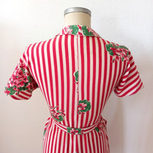 Load image into Gallery viewer, 1940s - Cute Candy Stripes Floral Cotton Dress - W30 (76cm)
