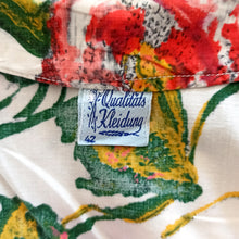 Cargar imagen en el visor de la galería, 1950s - Gorgeous German Floral Print Cotton Dress - W31 (78cm)
