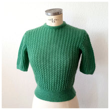 Charger l&#39;image dans la galerie, 1950s - Lovely Apple Green Zipper Back Hand Knitted Top - Size S/M
