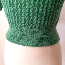 Charger l&#39;image dans la galerie, 1950s - Lovely Apple Green Zipper Back Hand Knitted Top - Size S/M
