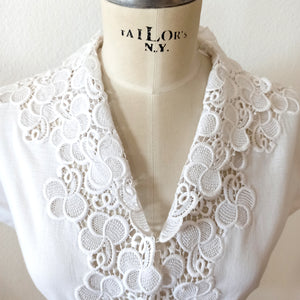 1950s - Exquisite White Linen Lace Blouse - W31 (80cm)