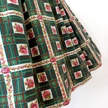 Charger l&#39;image dans la galerie, 1950s - Fabulous Plaid Roseprint Cotton Skirt - W27 (68cm)
