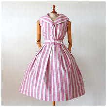 Cargar imagen en el visor de la galería, 1950s - JEAN-JACQUES BIDEL, Paris - Exquisite Pink &amp; White Dress - W29 (74cm)
